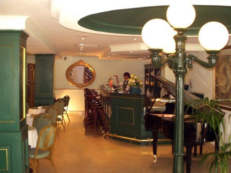 The Crown Hotel Bugibba Bagian luar foto