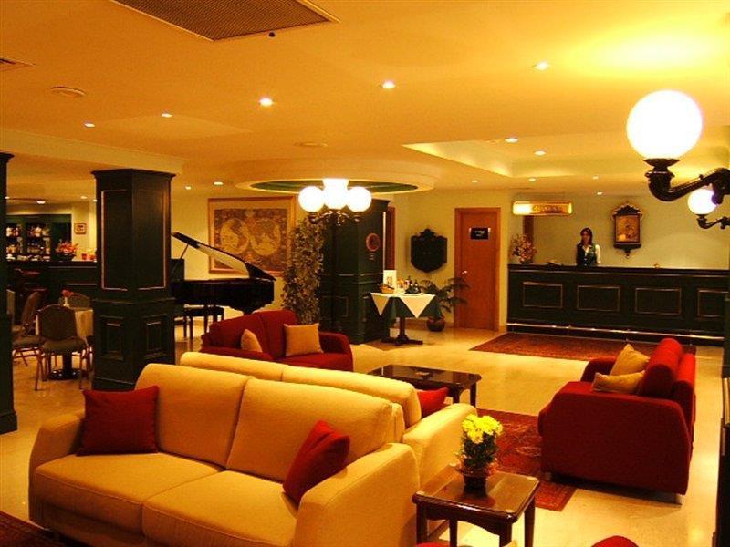 The Crown Hotel Bugibba Bagian luar foto