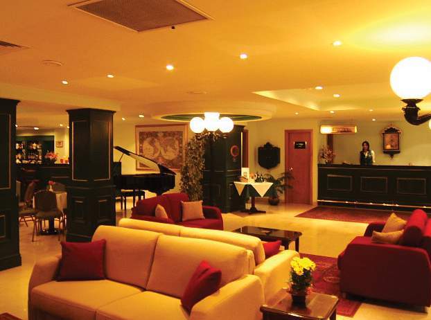 The Crown Hotel Bugibba Bagian luar foto