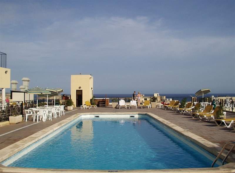 The Crown Hotel Bugibba Bagian luar foto