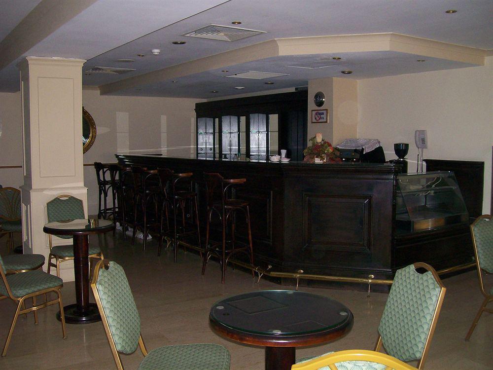 The Crown Hotel Bugibba Bagian luar foto